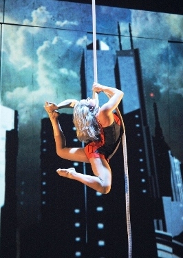 Cirque Eloize -        